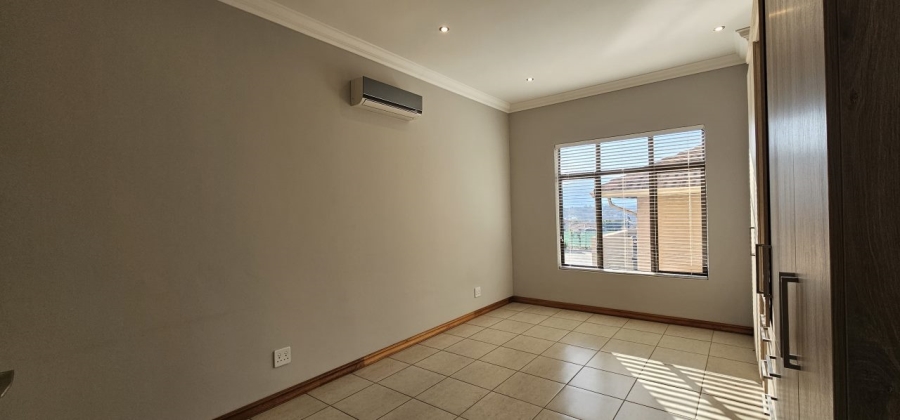 2 Bedroom Property for Sale in Xanadu North West